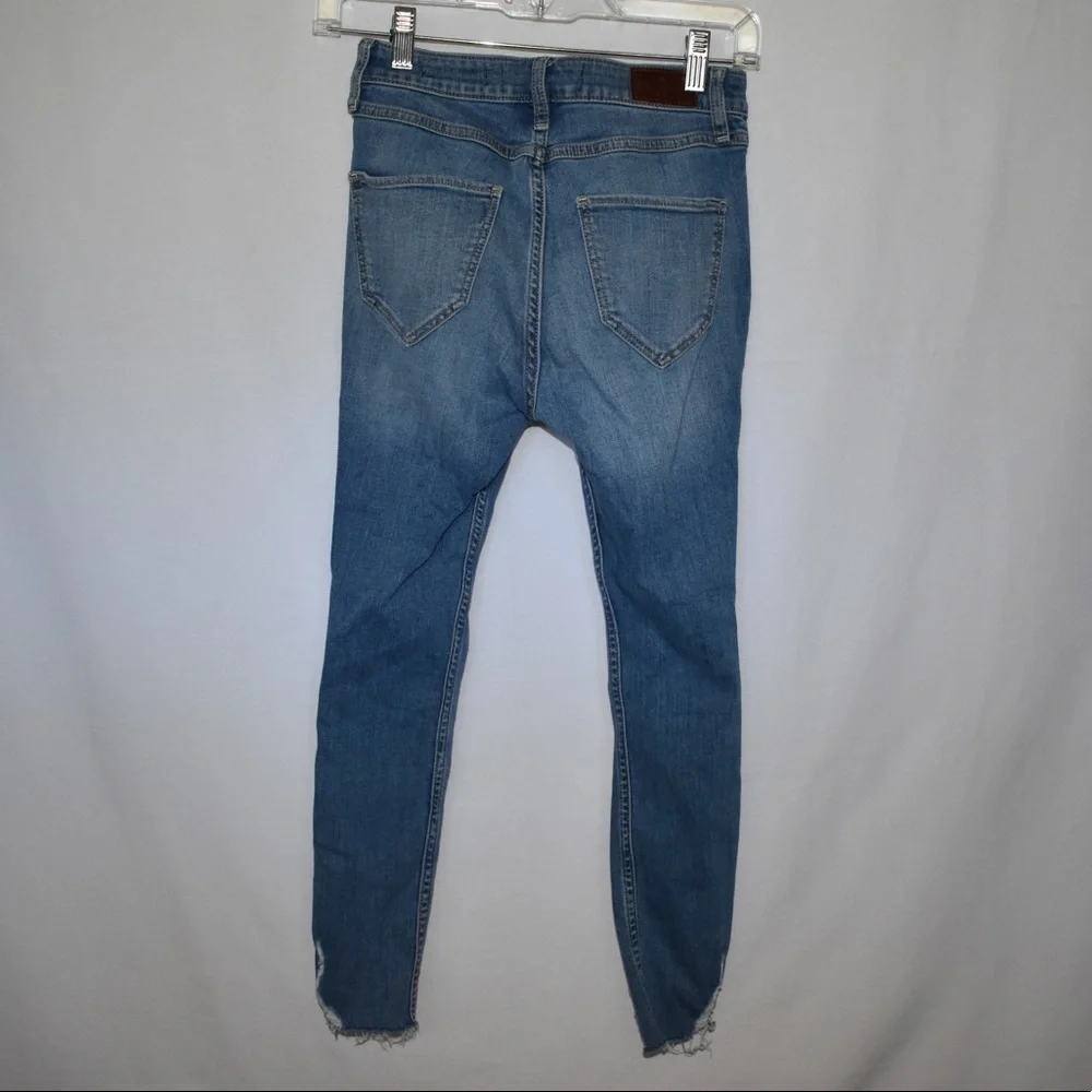 HOLLISTER HIGH RISE SUPER STRETCH JEANS - Picture 2 of 6